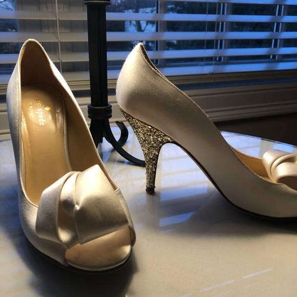 Kate Spade Clarice satin pumps in ivory - Picture 2 of 3